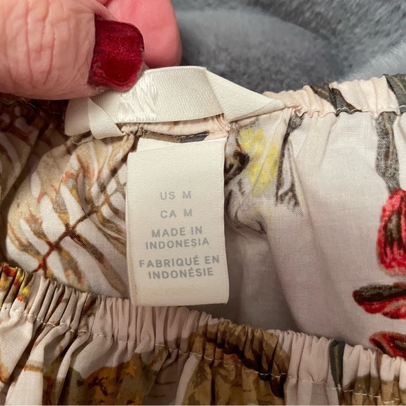 H&M Tropical Design Blouse in an airy cotton weave. Fits Large - Picture 7 of 7